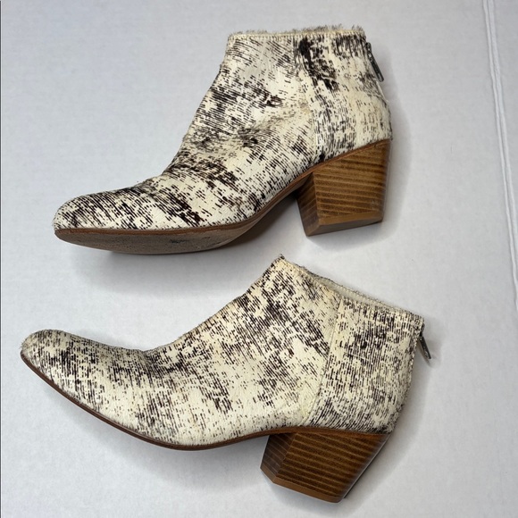 F-troupe Shoes - F-troupe cat hair leather Stylish Cream and Brown Ankle Boots size 38